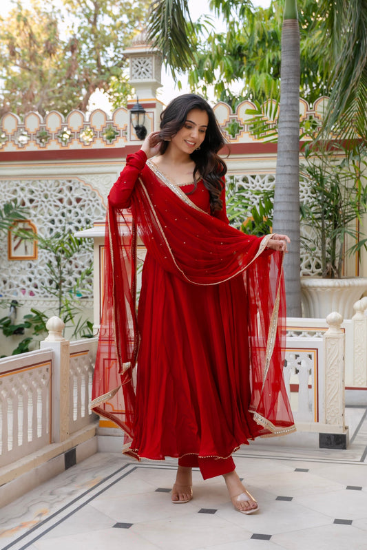 Stylelist Maroon Styled In Easy Shapes With Charming Suit