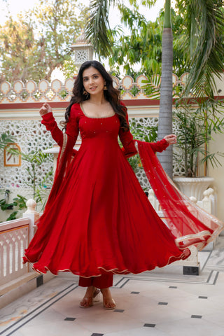 Stylelist Maroon Styled In Easy Shapes With Charming Suit