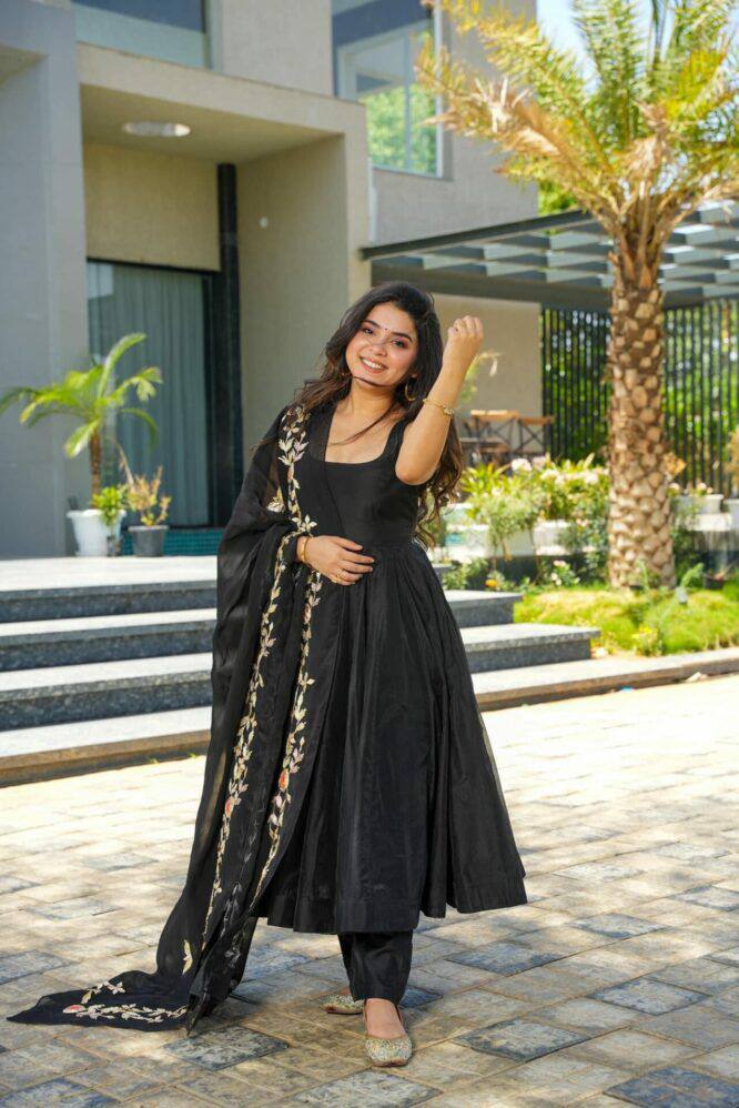 Beautiful Black Color Party wear Anarkali Gown – DIYORI